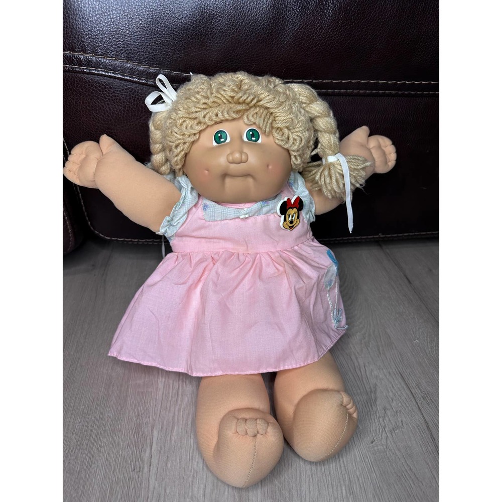 Vintage cabbage patch green eyes dimples vintage Minnie pin HM2